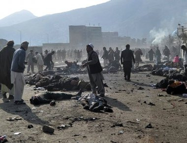 Χάος με 90 νεκρούς στο κέντρο της Καμπούλ από βόμβα - Τουλάχιστον 400 τραυματίες (βίντεο)